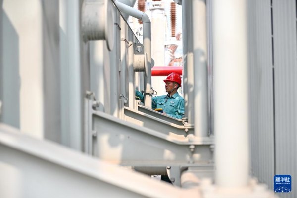 MOM操盘网 全国劳模冯正军：20年如一日守护电网安全