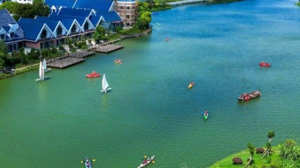 豪资随配 共护绿水青山！水上竞技诠释“两山”理念